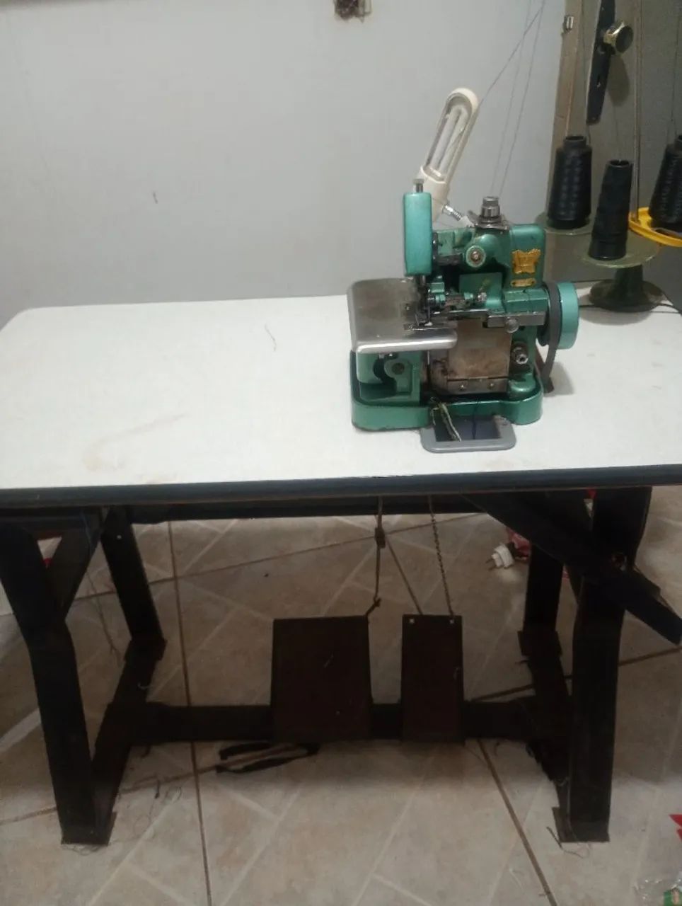 Vendo máquina de costura e tecido 