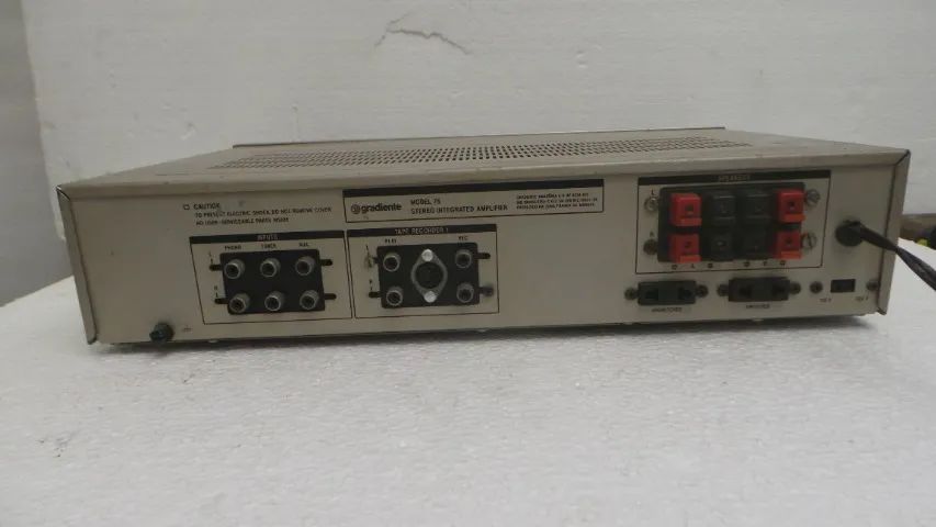 GRADIENTE AMPLIFICADOR MODELO 76 PRECISANDO REPAROS - Foto 3