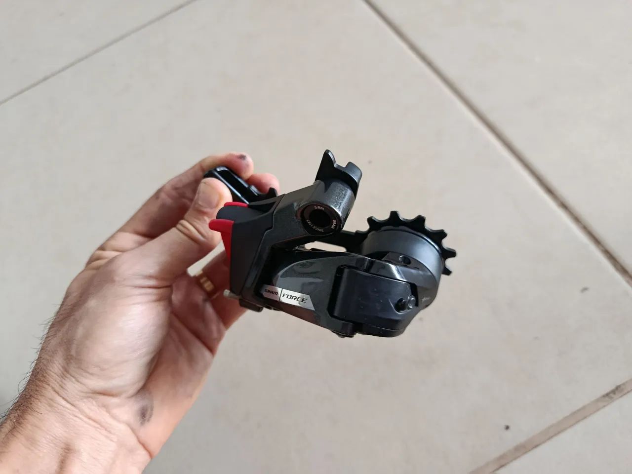 Câmbio traseiro sram force 12v eletrônico sem bateria... - Foto 4