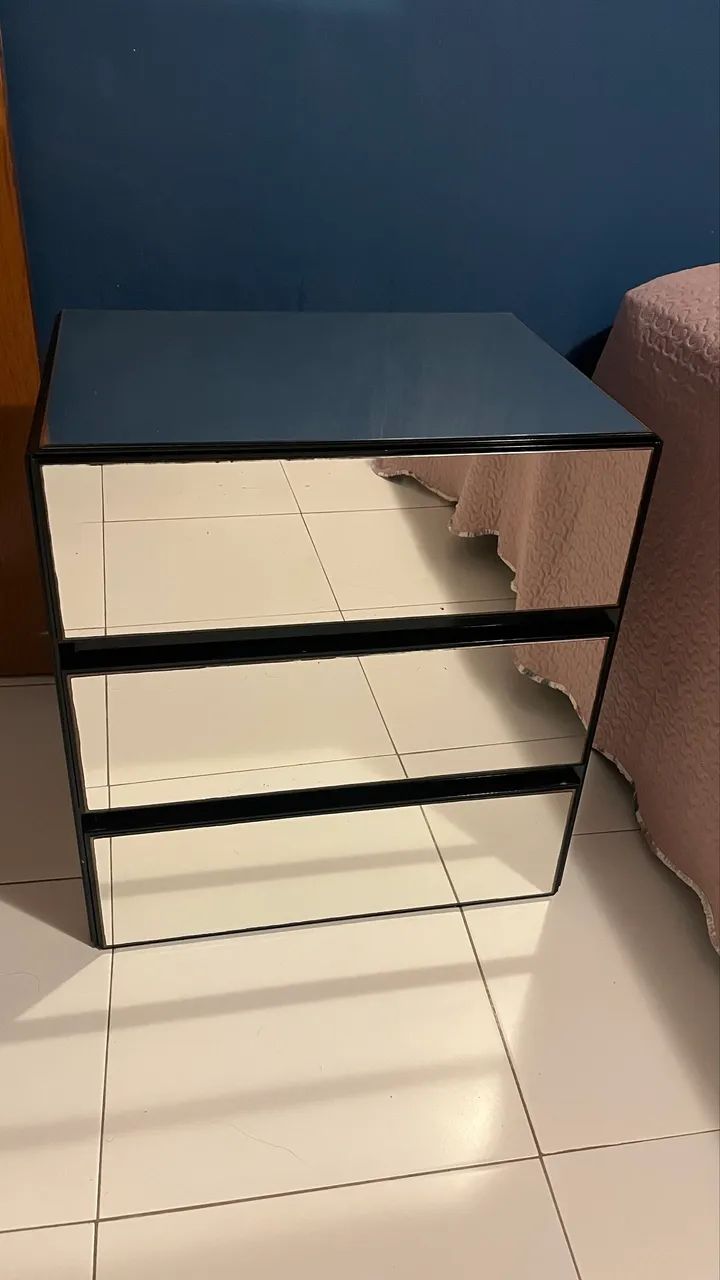 Vendo Criado mudo espelhado( 2 unidades). 