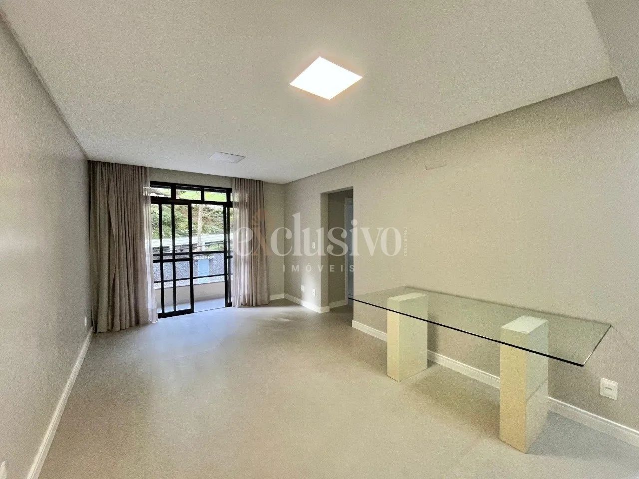 Apartamento 2 dormitórios em Coqueiros - Foto 2