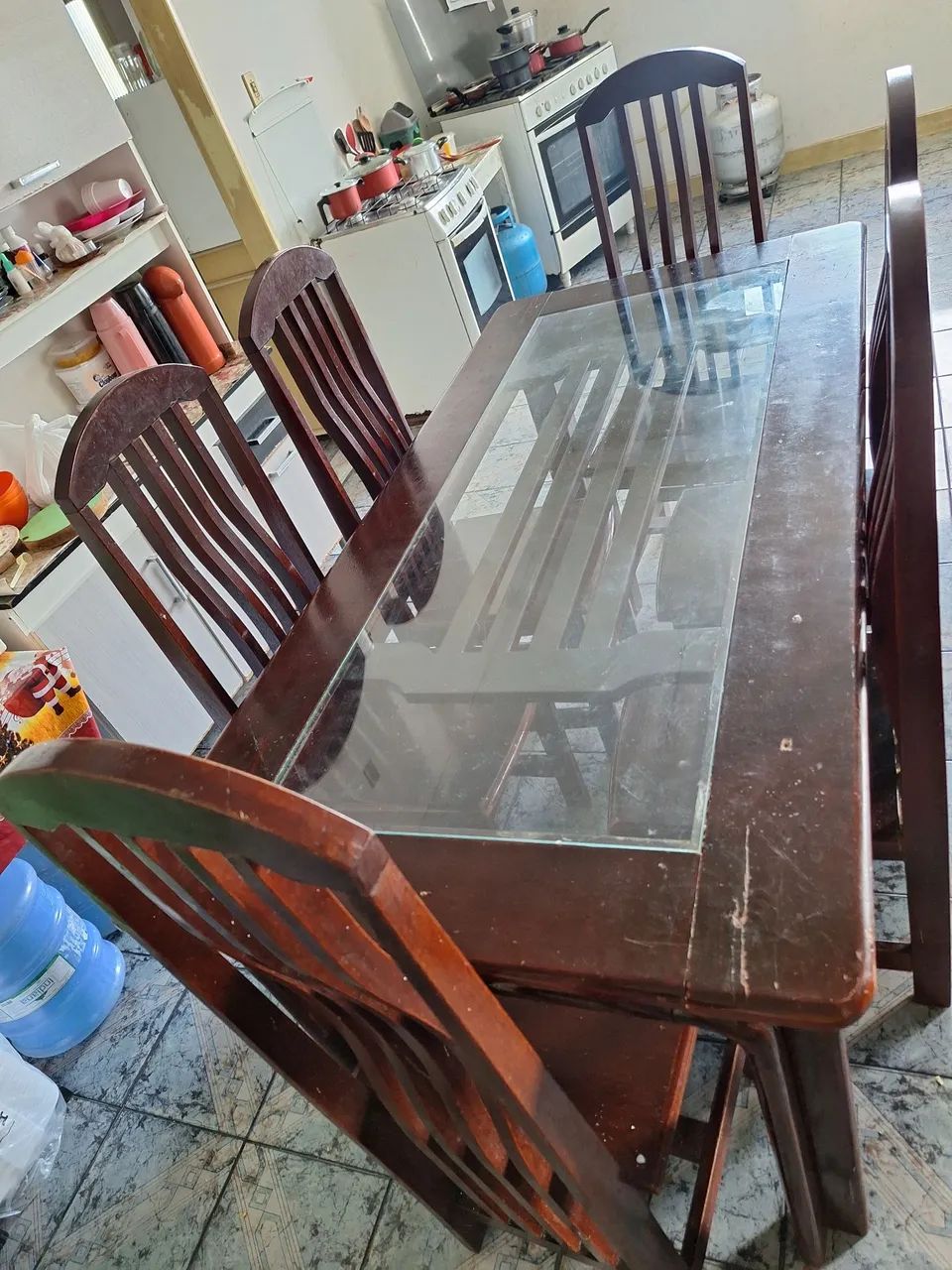Mesa de madeira excelente com 6 cadeiras  - Foto 3