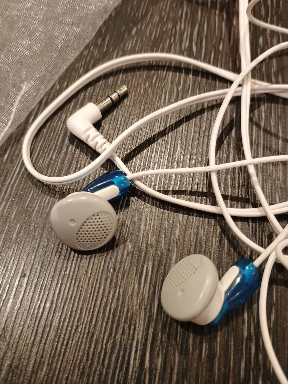 Fone de Ouvido Sony Earbud com Fio - Azul e Branco - Foto 4