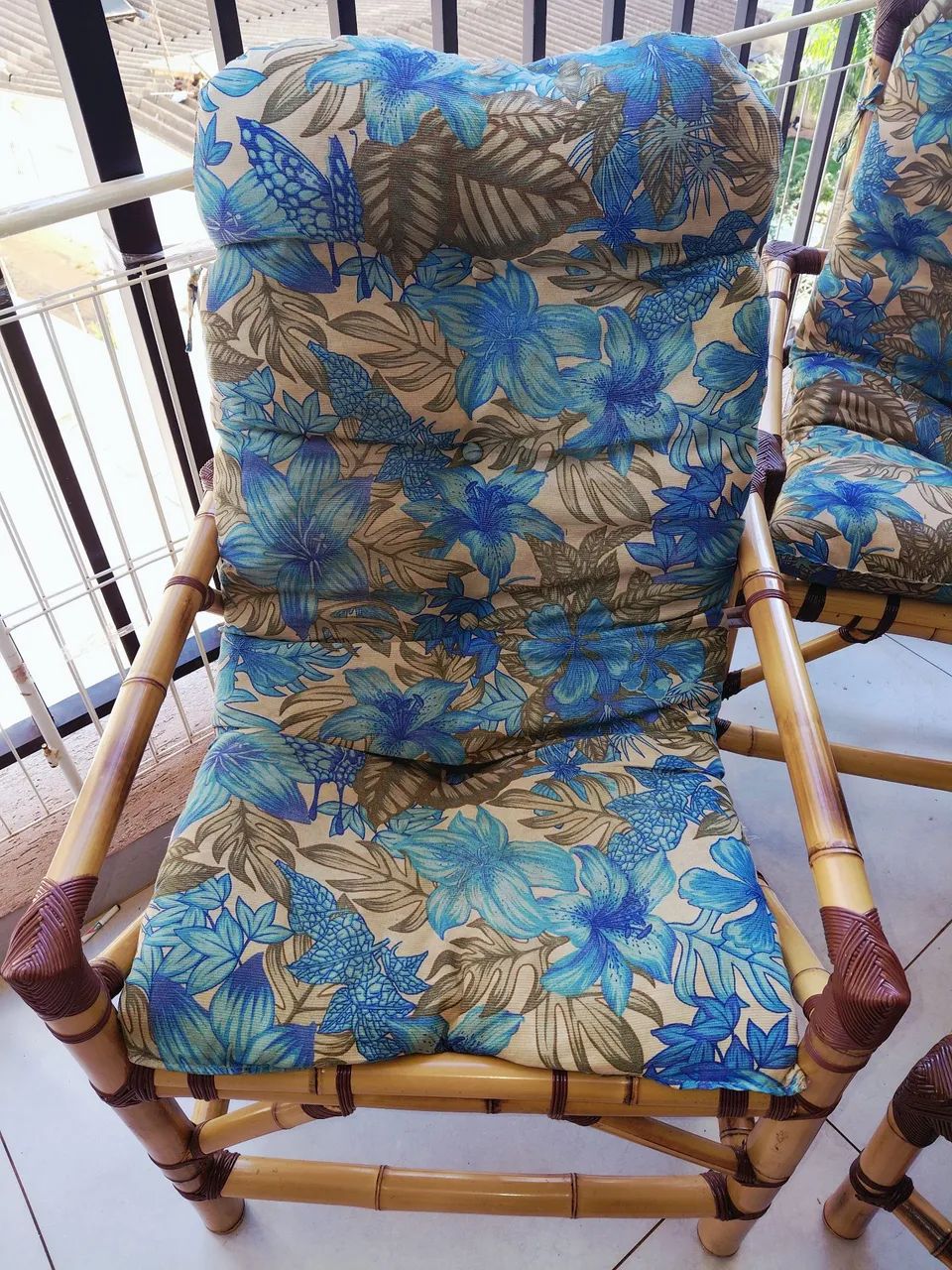 Conjunto de sofá 2 lugares e 1 lugar com mesa de centro em bambu  - Foto 4