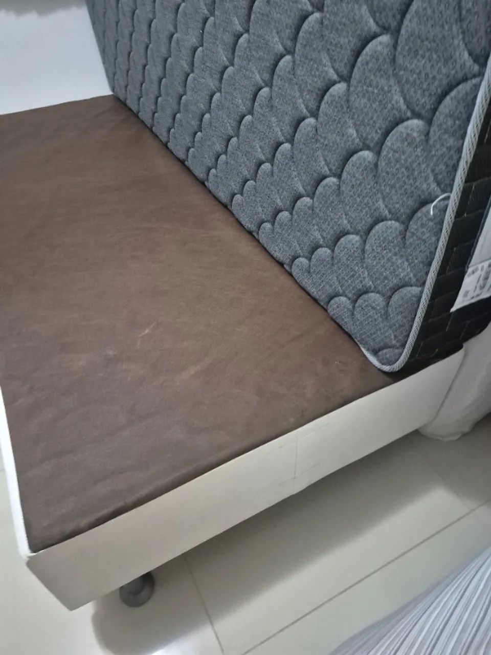 Vende-se cama solteiro, com colchão e cama auxiliar - Foto 2