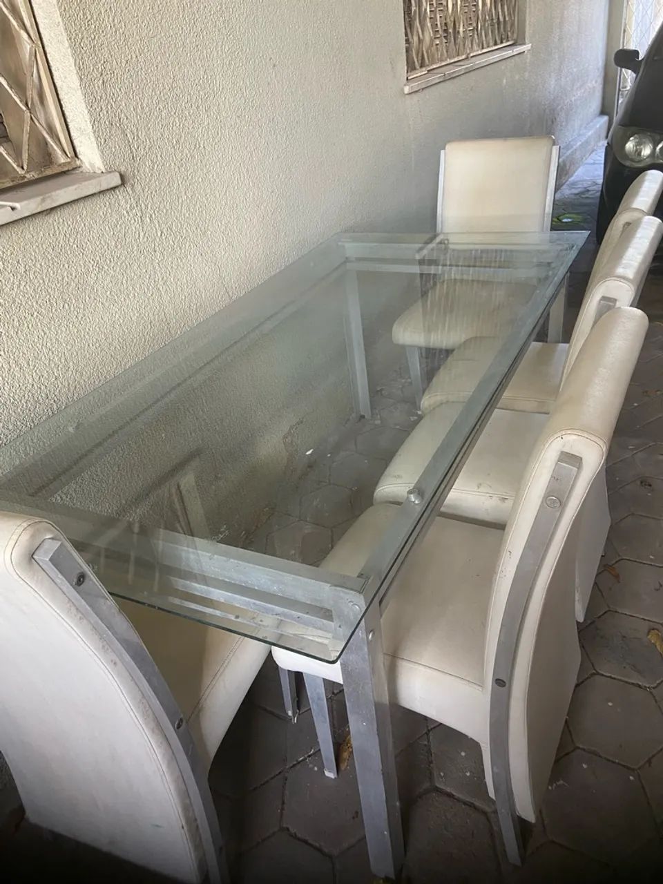 Mesa de Tampo de Vidro e Pernas de Alumínio com 6 Cadeiras