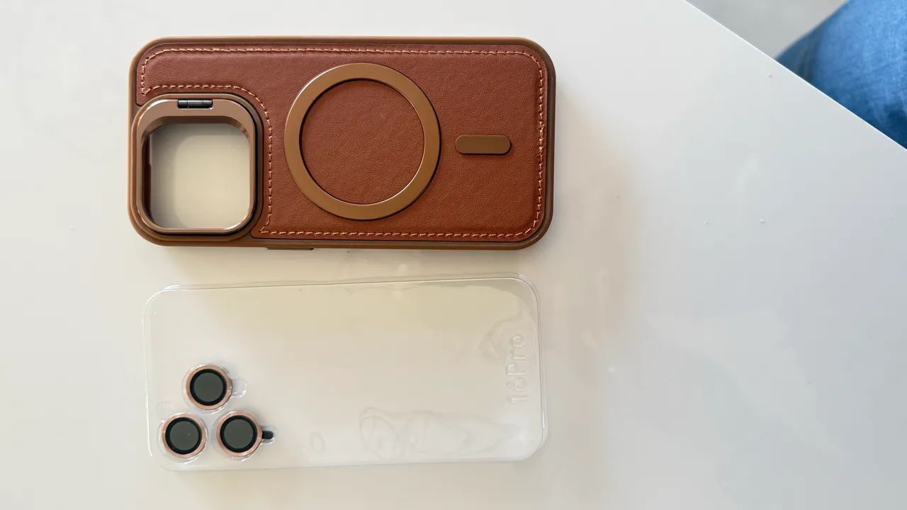 Case Capinha para IPhone 16PRO em couro com proteção para Lentes - Foto 4