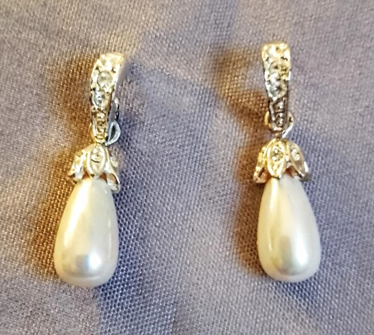 Brincos banhados em rodium com pérola e strass lindo!!!