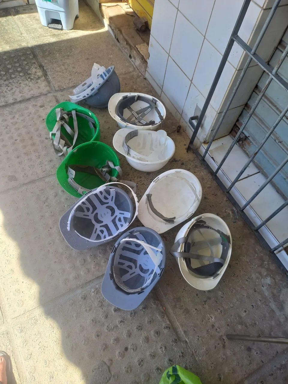 Capacetes para trabalhador de obra.  - Foto 3