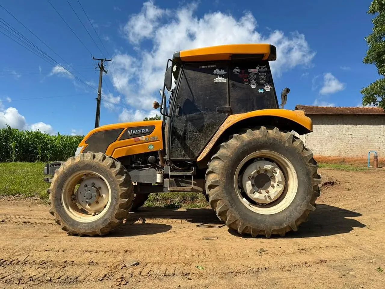 TRATOR VALTRA433925424855787521
