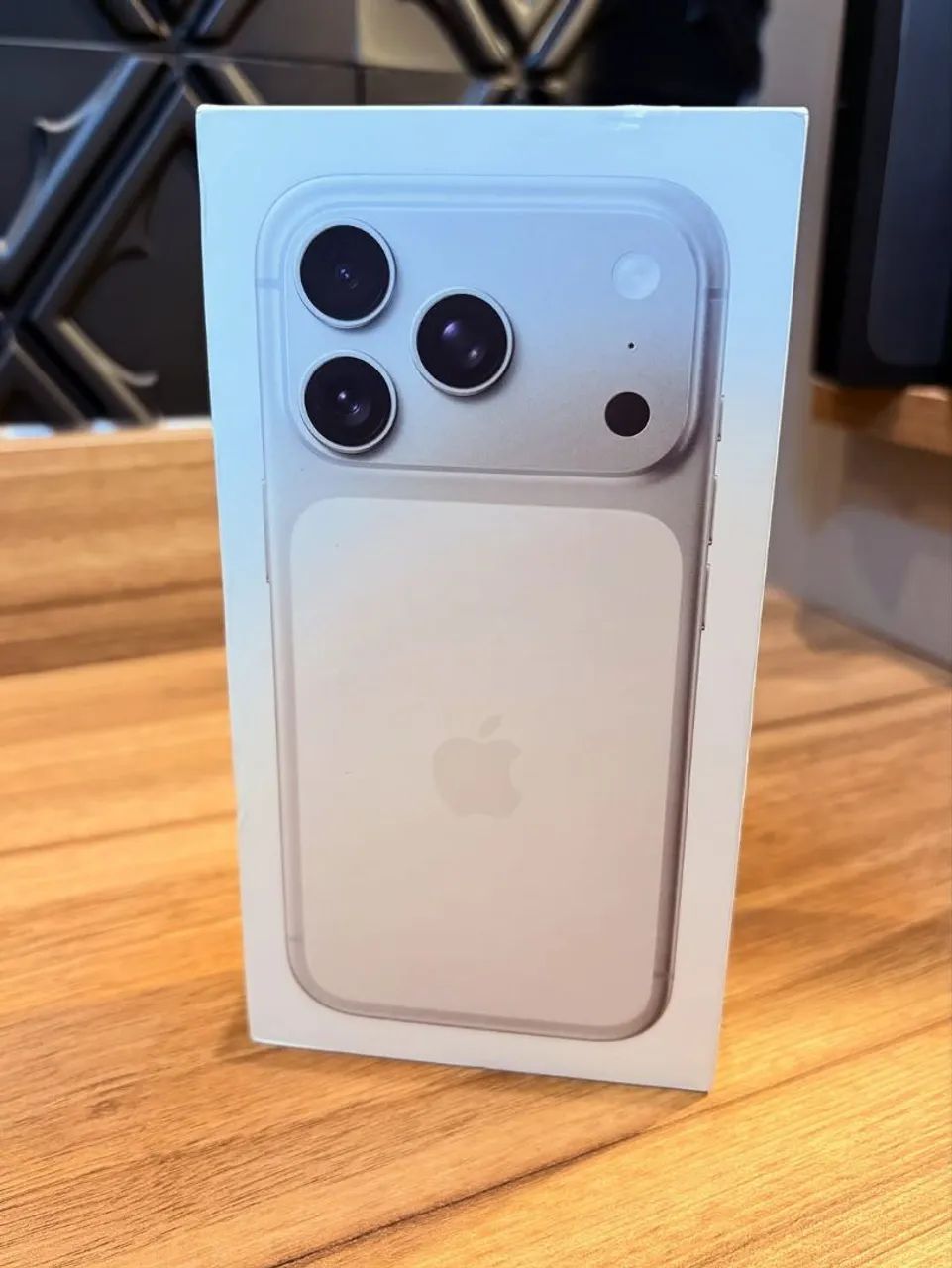  IPhone 17 Pro 256GB $6000