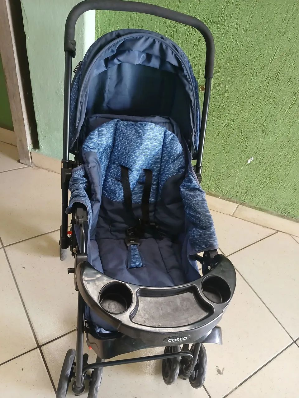 Carrinho com bebê conforto super conservado - Foto 3