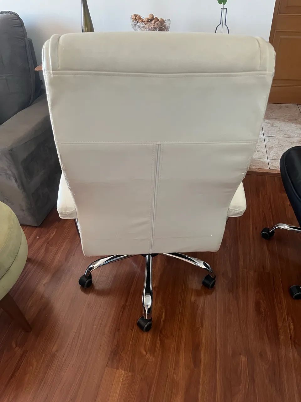 Cadeira Branca de Escritório  - Foto 5
