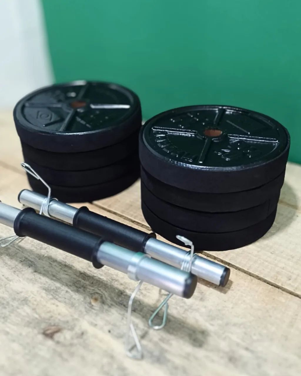 PAR DE HALTERES DE 8KG COM ANILHAS DE CONCRETO - Foto 3