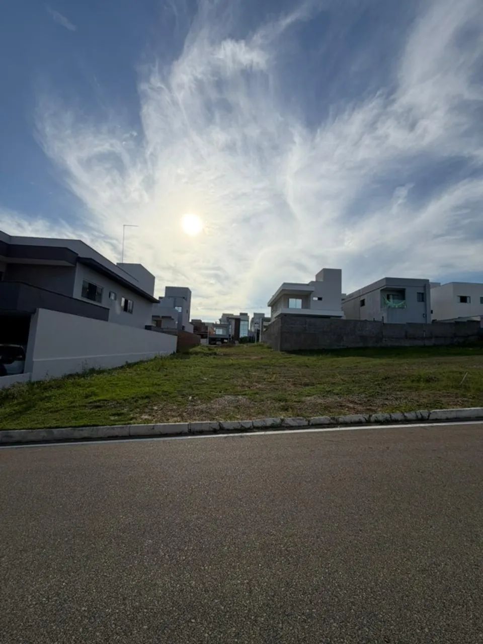 Condomínio Monte Carlo - Lote/Terreno de 300 m², lado sombra, escriturado por 309.999,00 - Foto 2