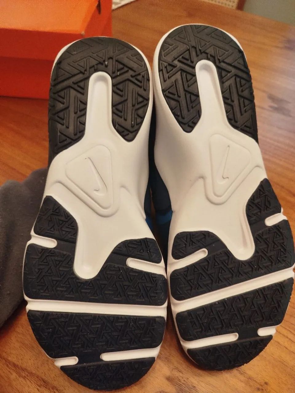 NIKE LEGEND ESSENTIAL 2 - ORIGINAL COM CAIXA - Foto 2