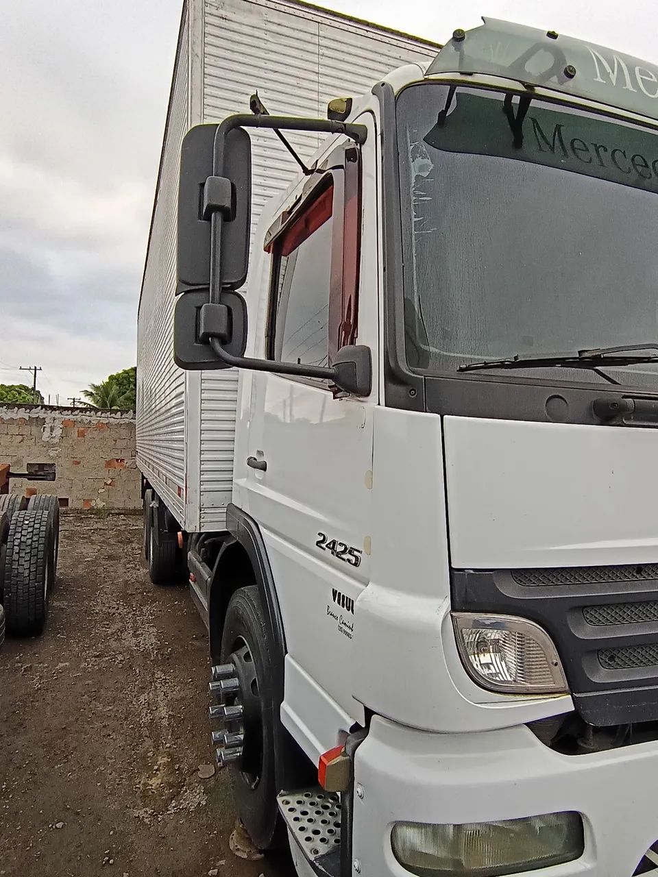 Atego 2425 truk baú  - Foto 4