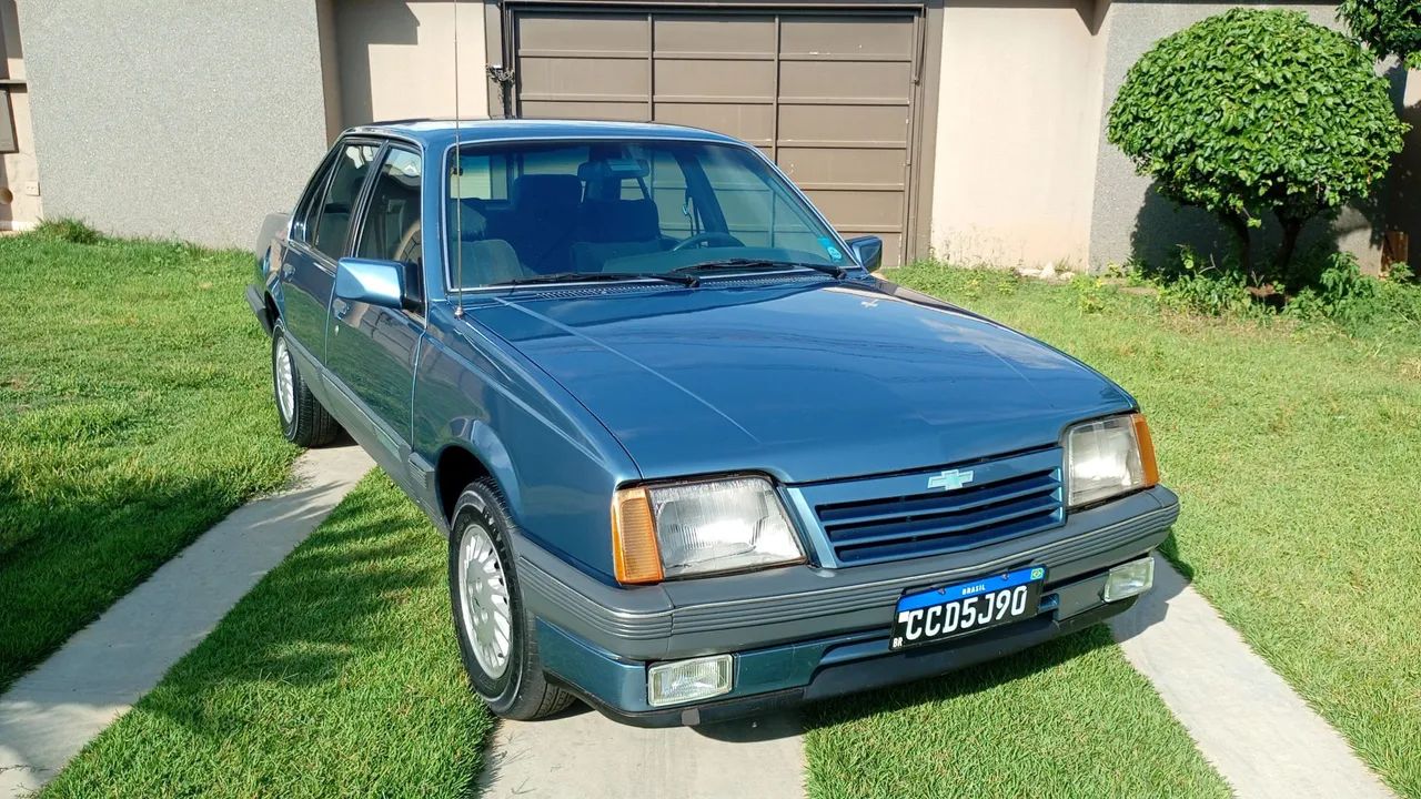 Chevrolet Monza Classic SE 2.0 /mpfi E EFI 2P E 4P 1988