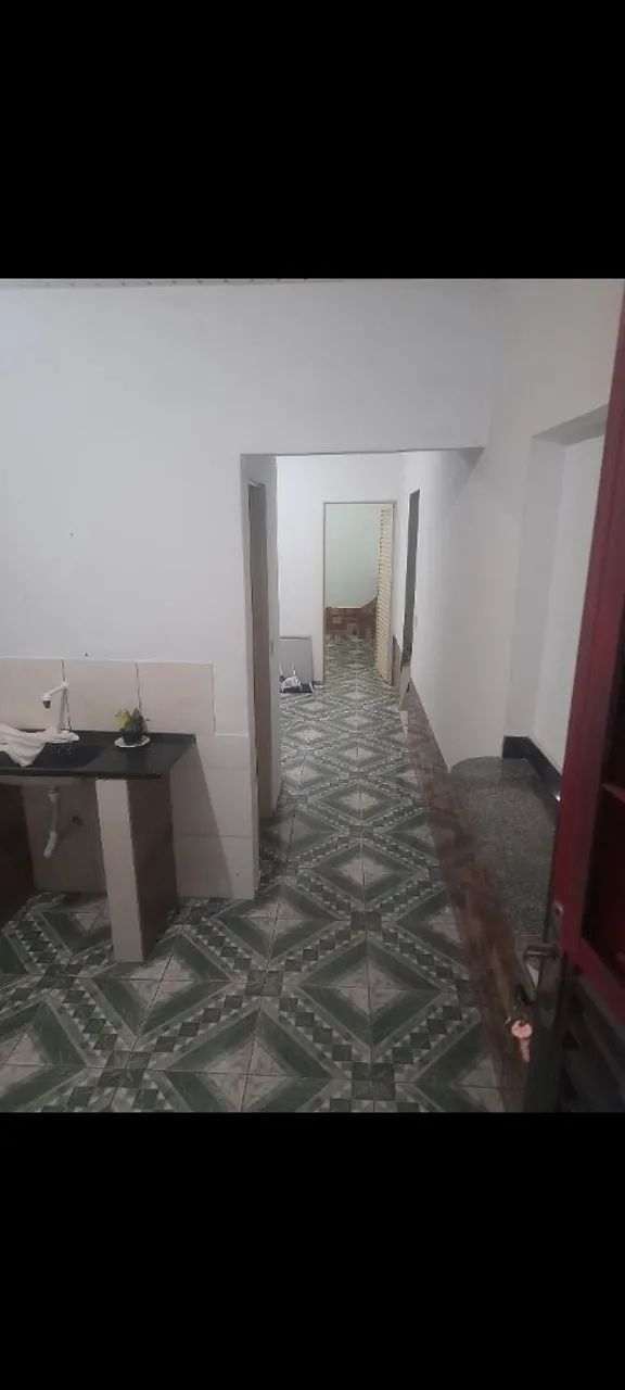 Alugo barraco todo forrado 