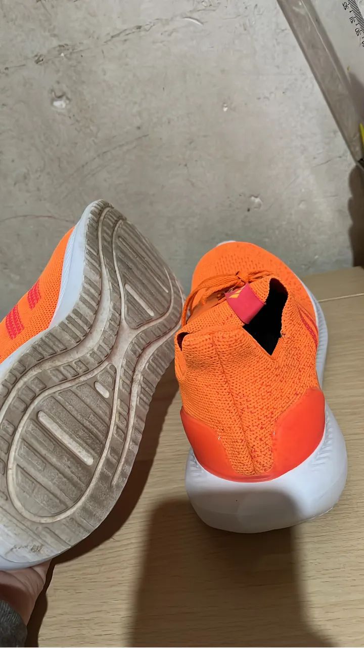 Tênis adidas 