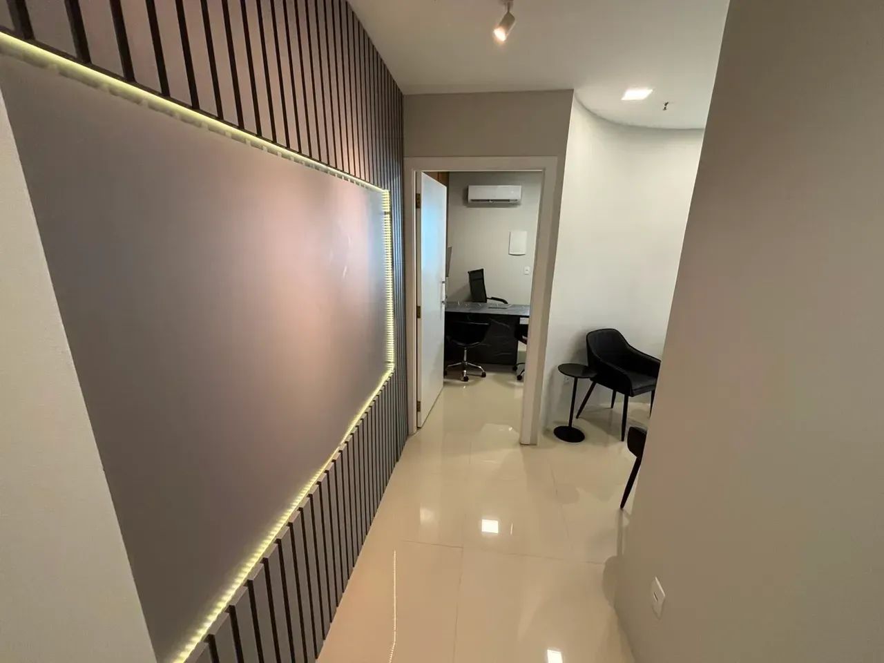 LOCAÇÃO - SALA COMERCIAL MOBILIADA - TECH OFFICE  | PONTA D´AREIA - Foto 4
