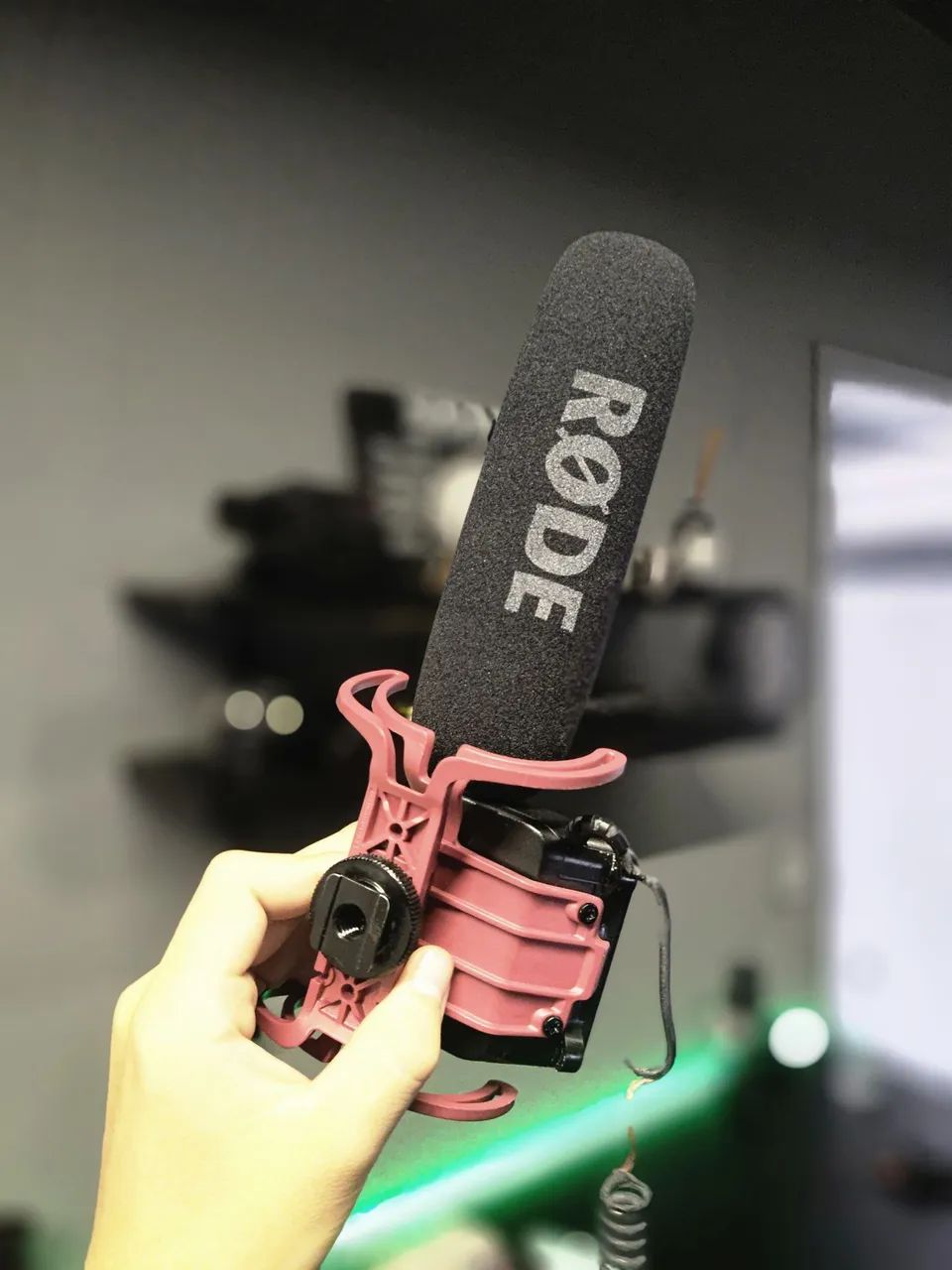 Microfone Shotgun RØDE VideoMic com Suporte Rycote Lyre
