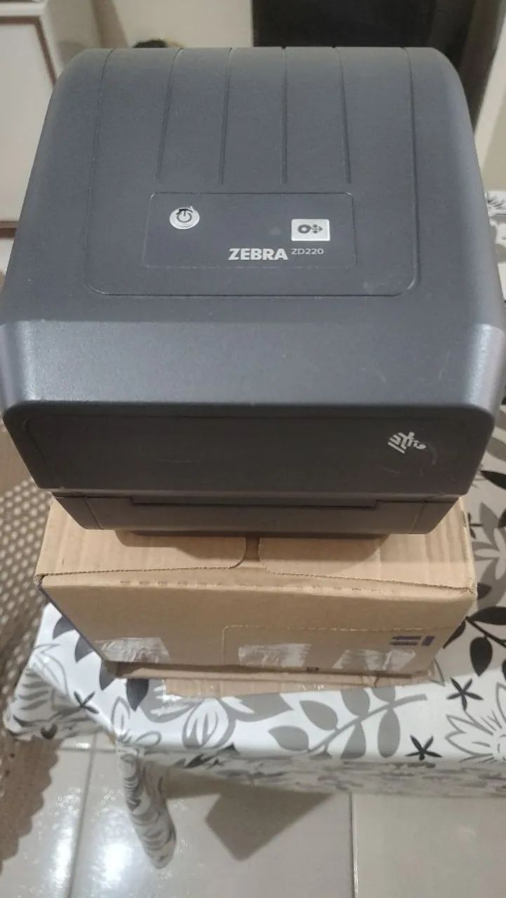Impressora de Etiquetas e cód de barras  Zebra modelo ZD 220 - Foto 2