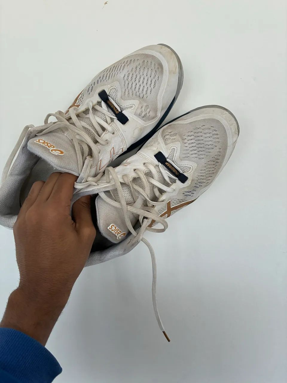 asics sky elite ff 3 branco com dourado - Foto 3