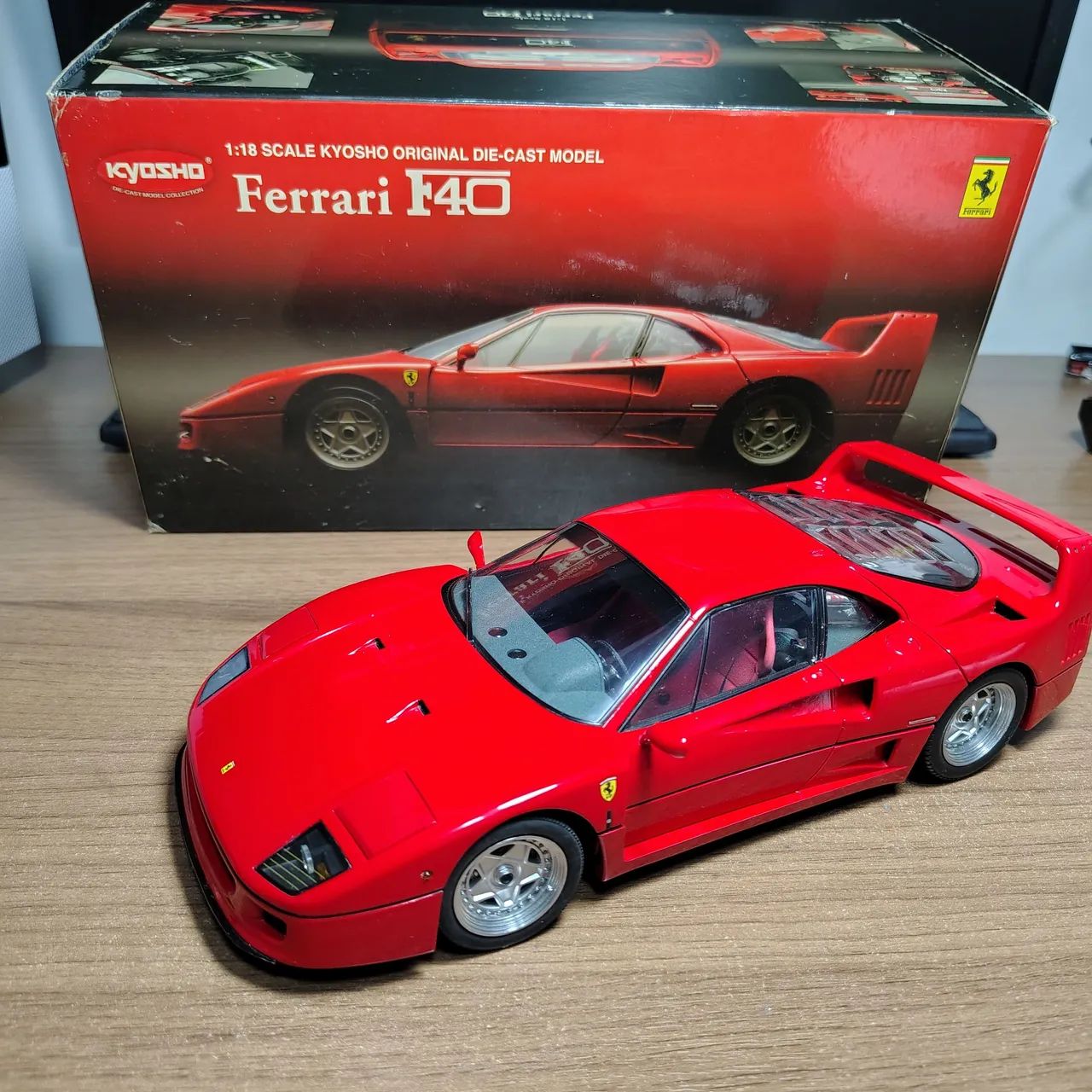 Kyosho 1/18 Ferrari F40 Miniatura  - Foto 4