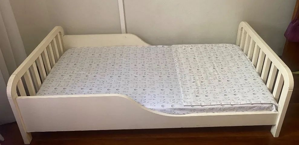 Cama infantil com colchão 