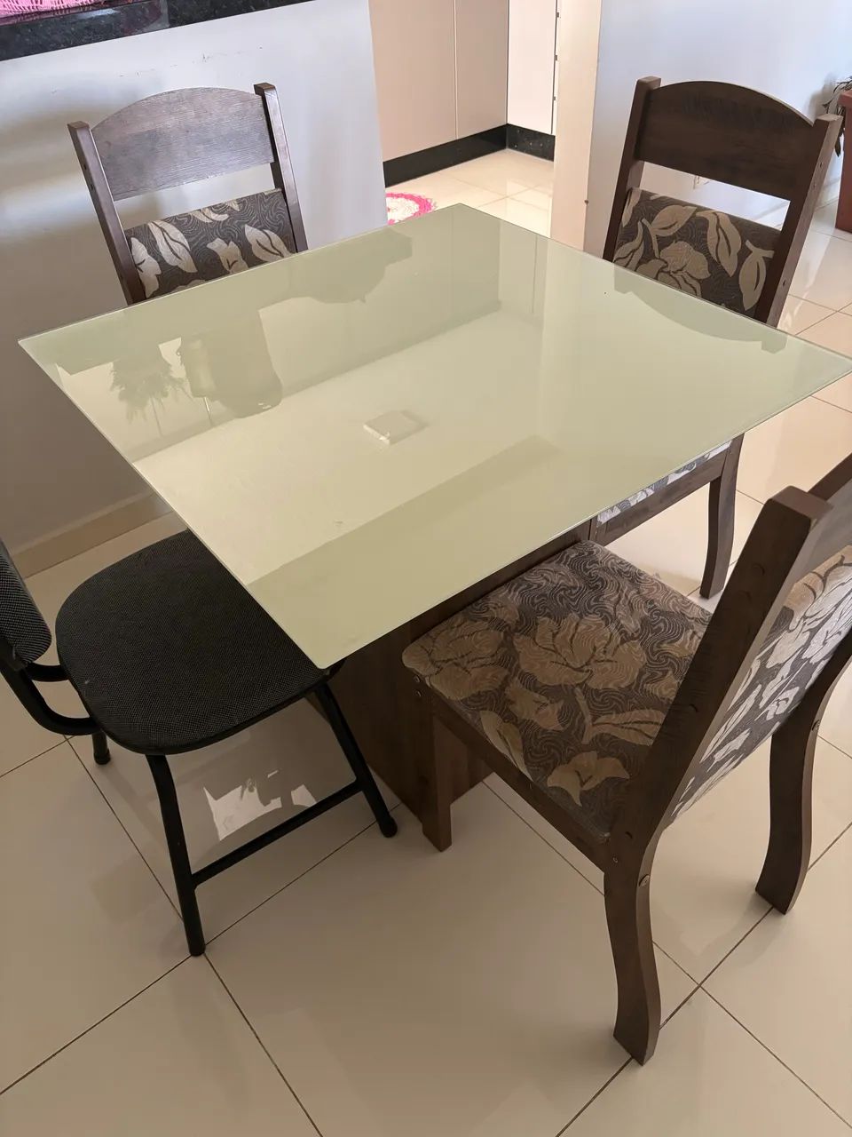 Mesa com 3 cadeiras - Foto 2
