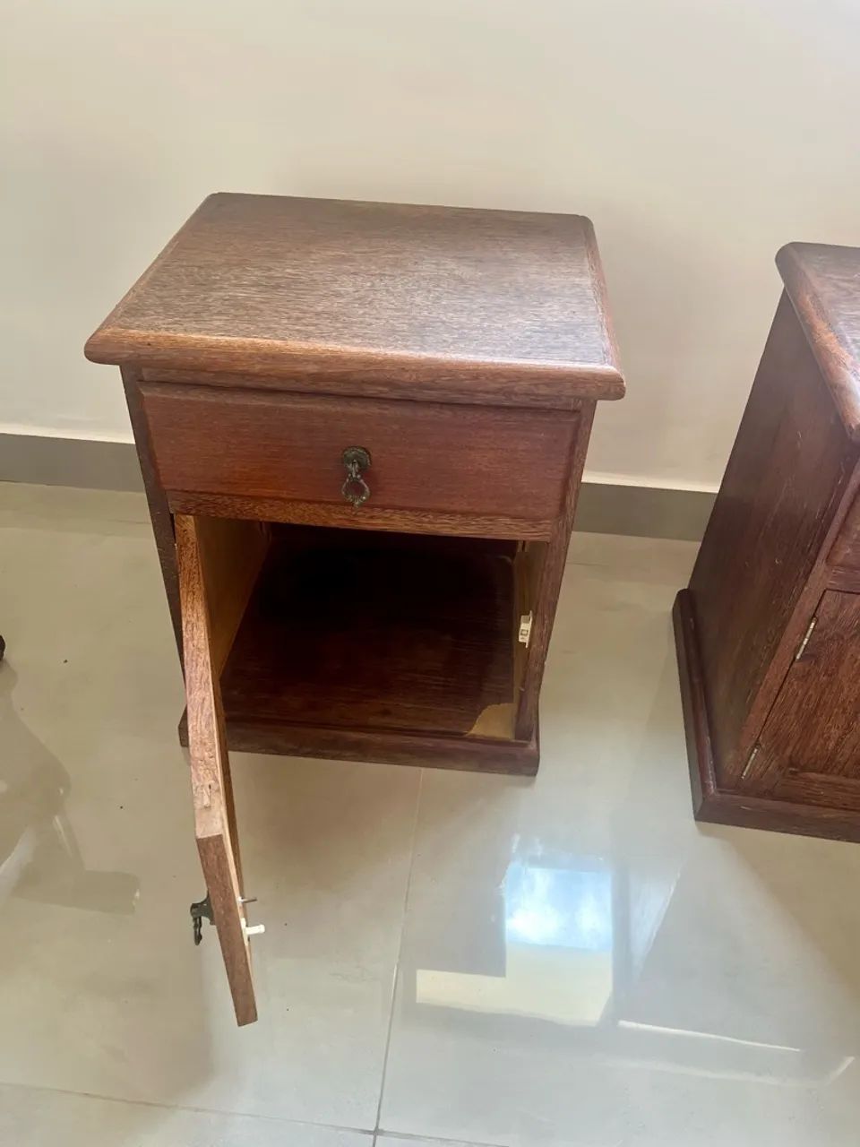 Mesa/Apoio de cabeceira de madeira  - Foto 4
