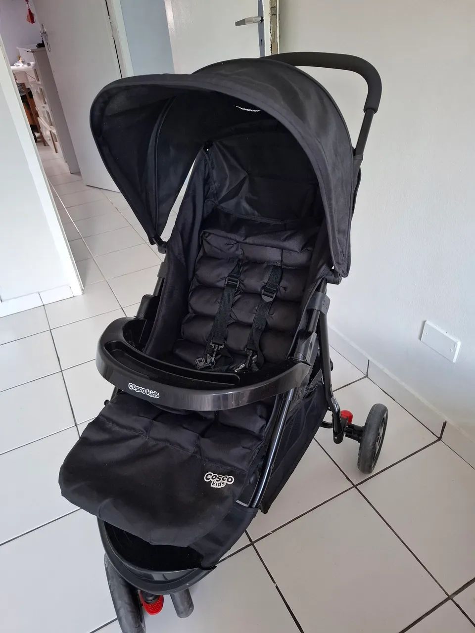Carrinho com bebê conforto