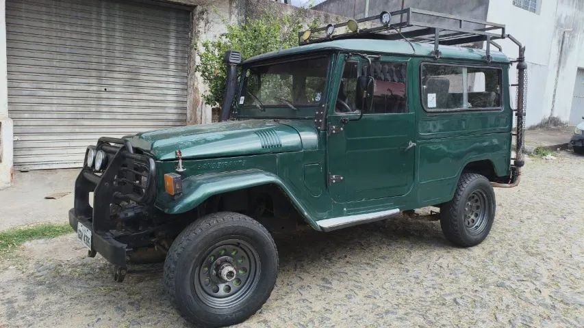 Toyota Band.Jipe Cap.de Aço Chas. Longo Diesel 1985