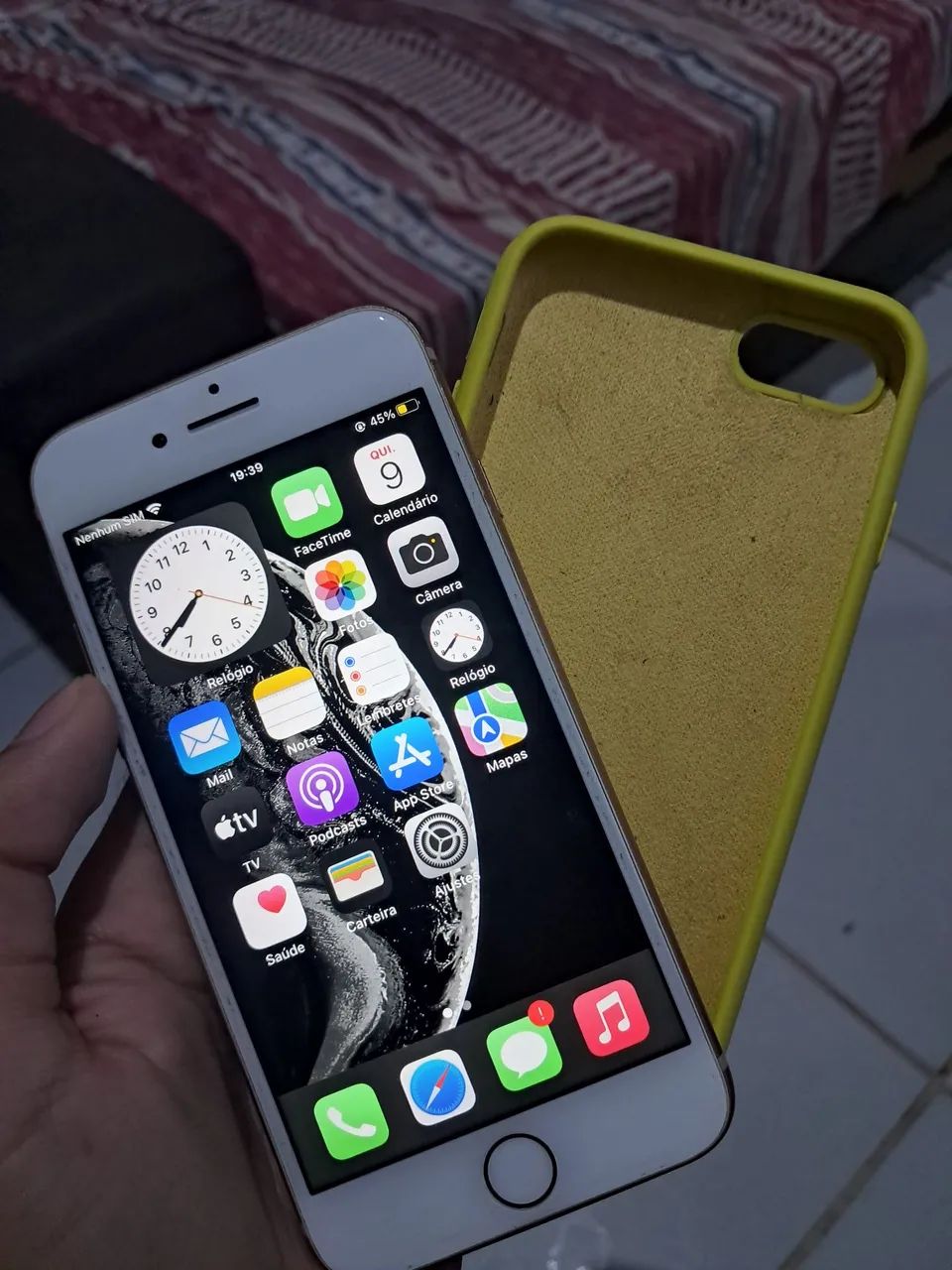 VENDO IPHONE 8 COM CAIXA  - Foto 2