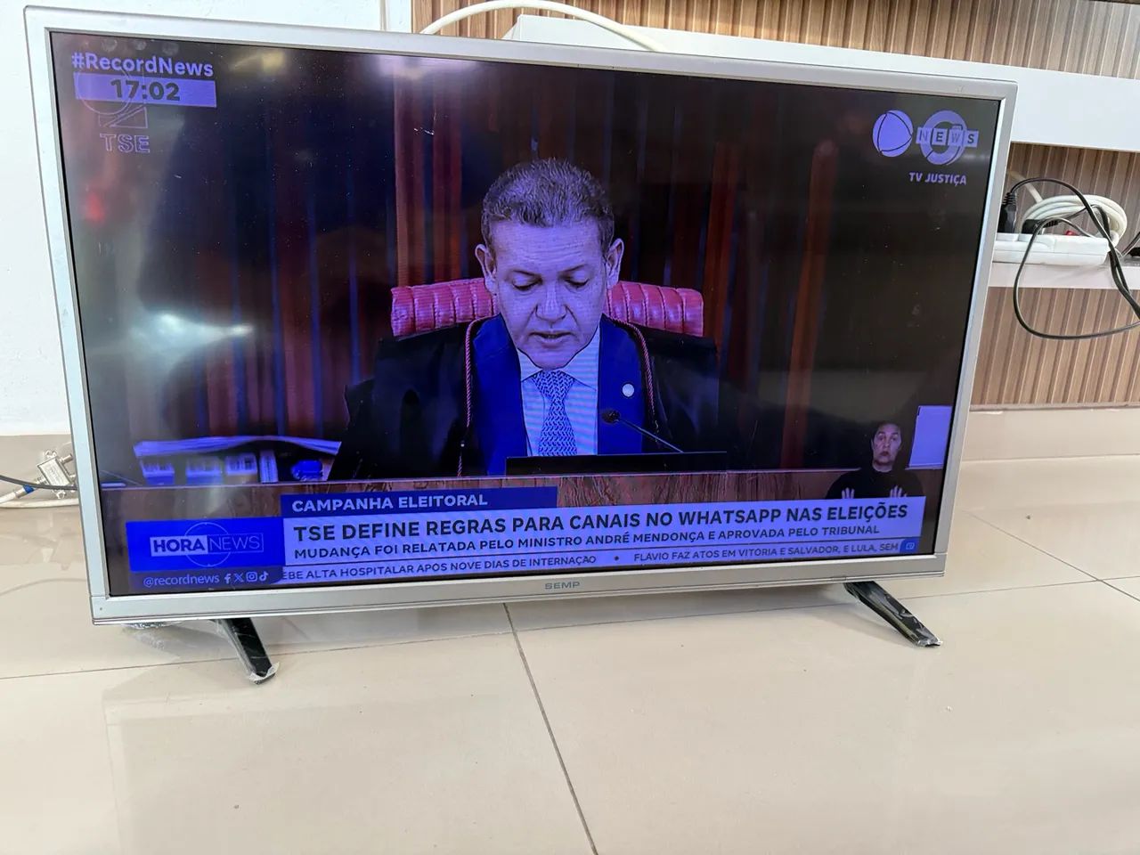 Smart TV semp 32 polegadas - Foto 4