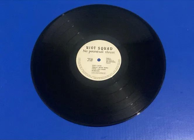 Lp Riot Squad - No Potential Threat (1988/excelente) - Foto 3