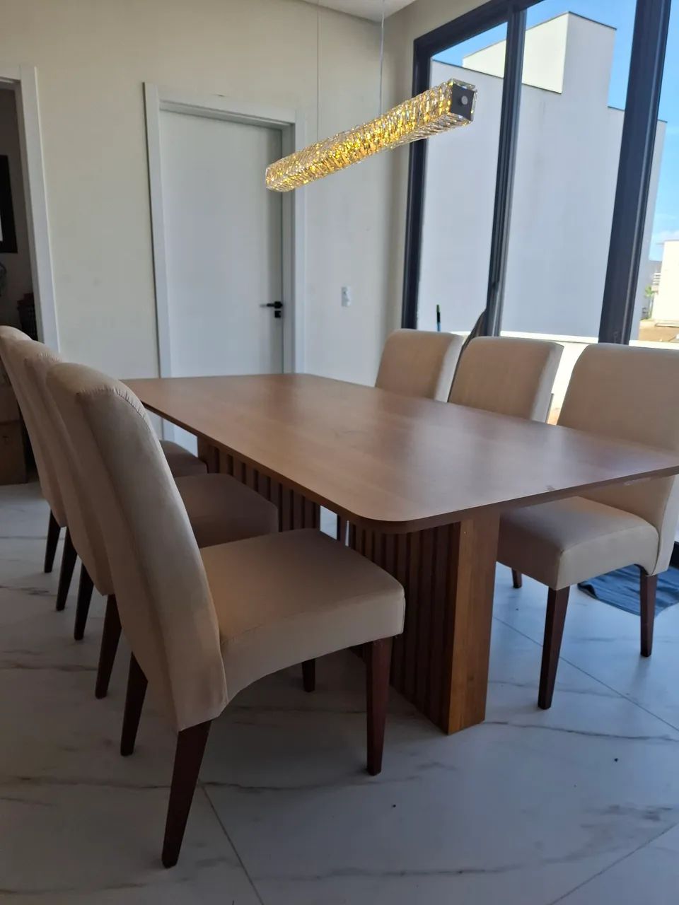 Lindas cadeiras para mesa de jantar. Base em madeira maciça e com tecido e espuma reformad - Foto 3