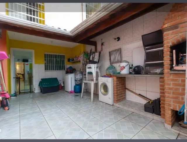 Casa com 2 Quartos, Cozinha Ampla e Arejada
