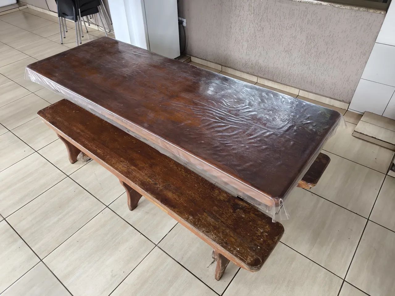 Mesa de madeira rústica 