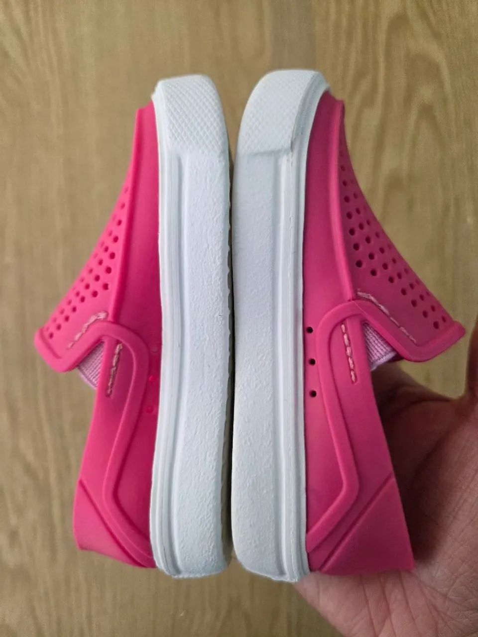 tenis slip on crocs rosa c6 - Foto 5