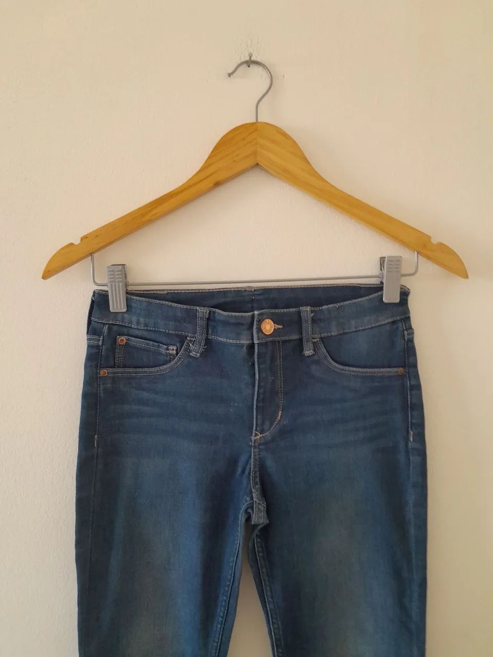 Calça jeans infantil e blusa.  - Foto 4