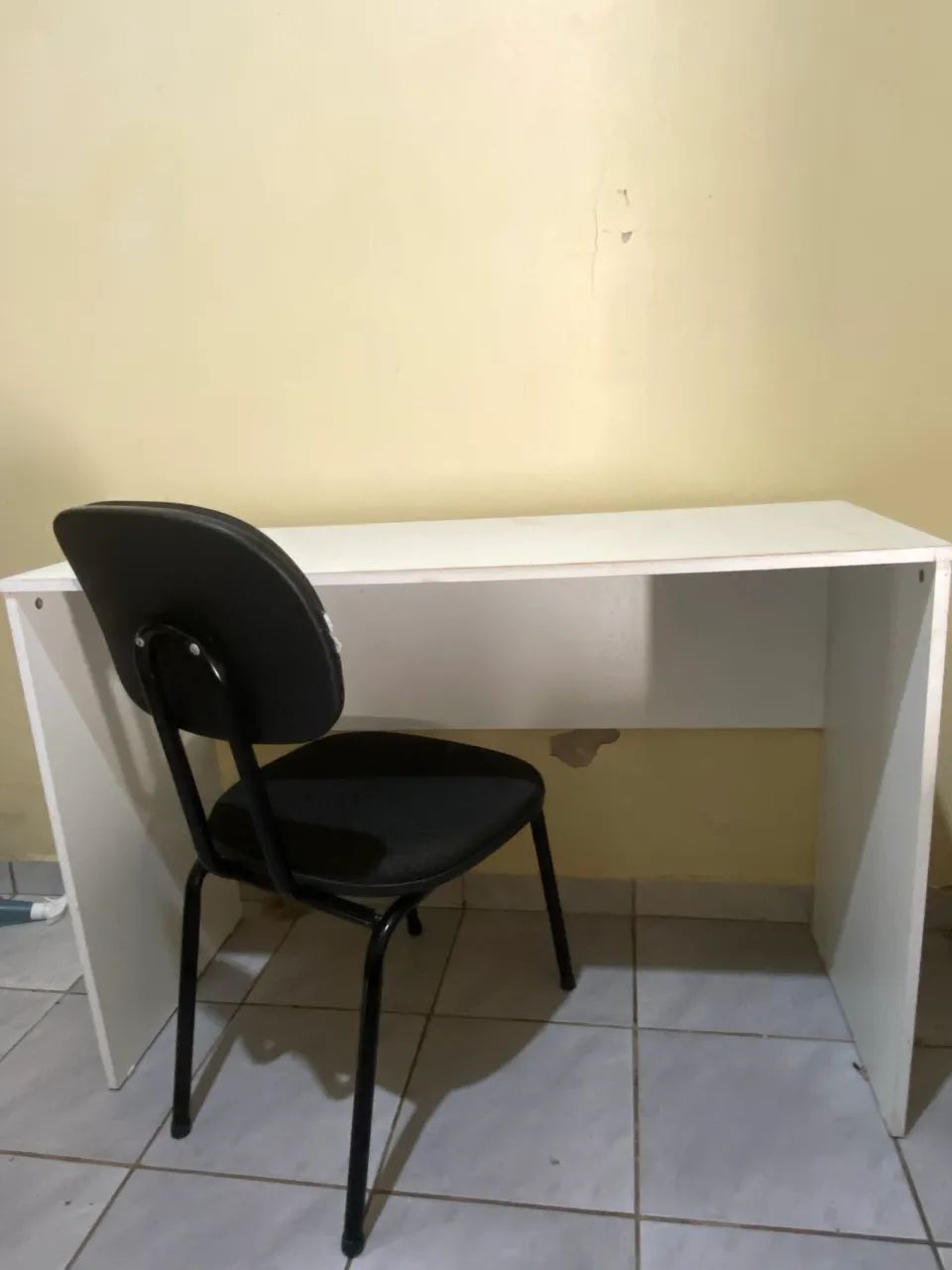 Mesa de estudo + cadeira 