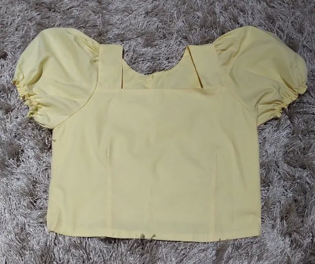 Blusa em tecido alfaiataria 