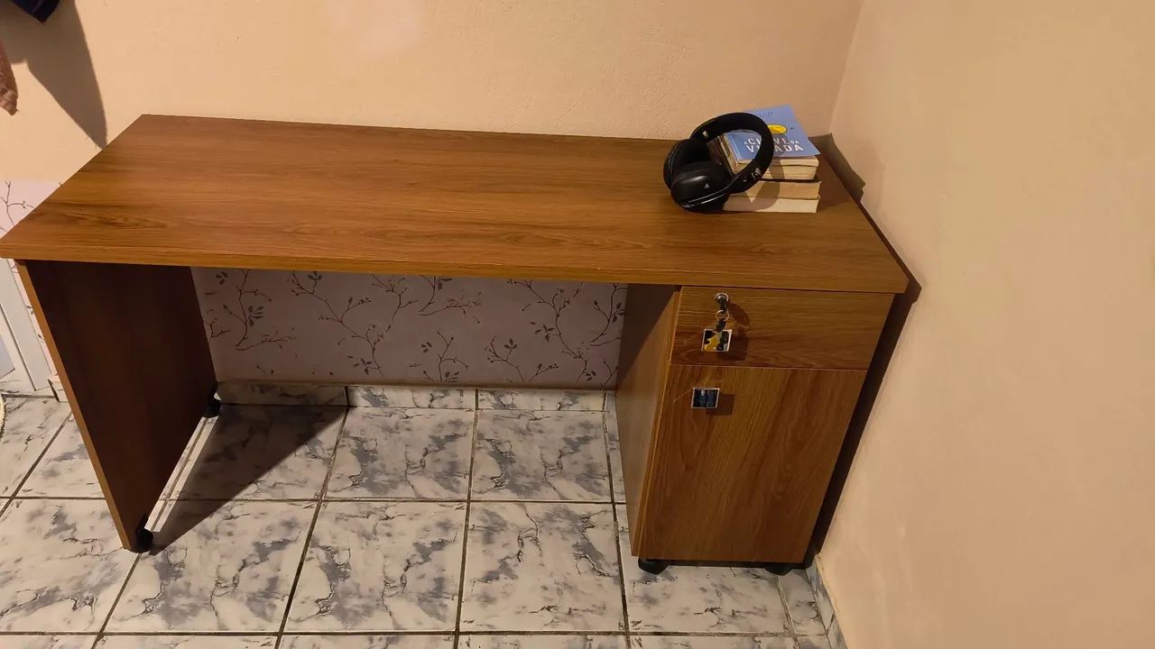 Escrivaninha com cadeira  - Foto 5