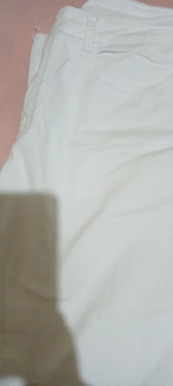Calça branca com laycra semi nova 44 - Foto 4