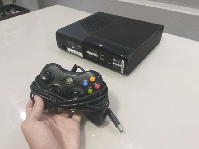 Console Xbox 360 com 2 Controles - Completo e Funcionando - Foto 4