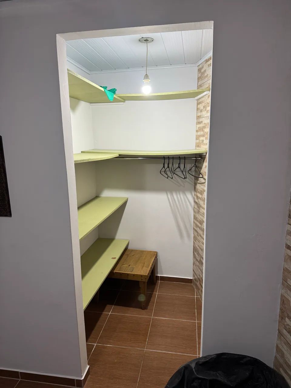 Quarto privado com cozinha e banheiro coletivo - Foto 2