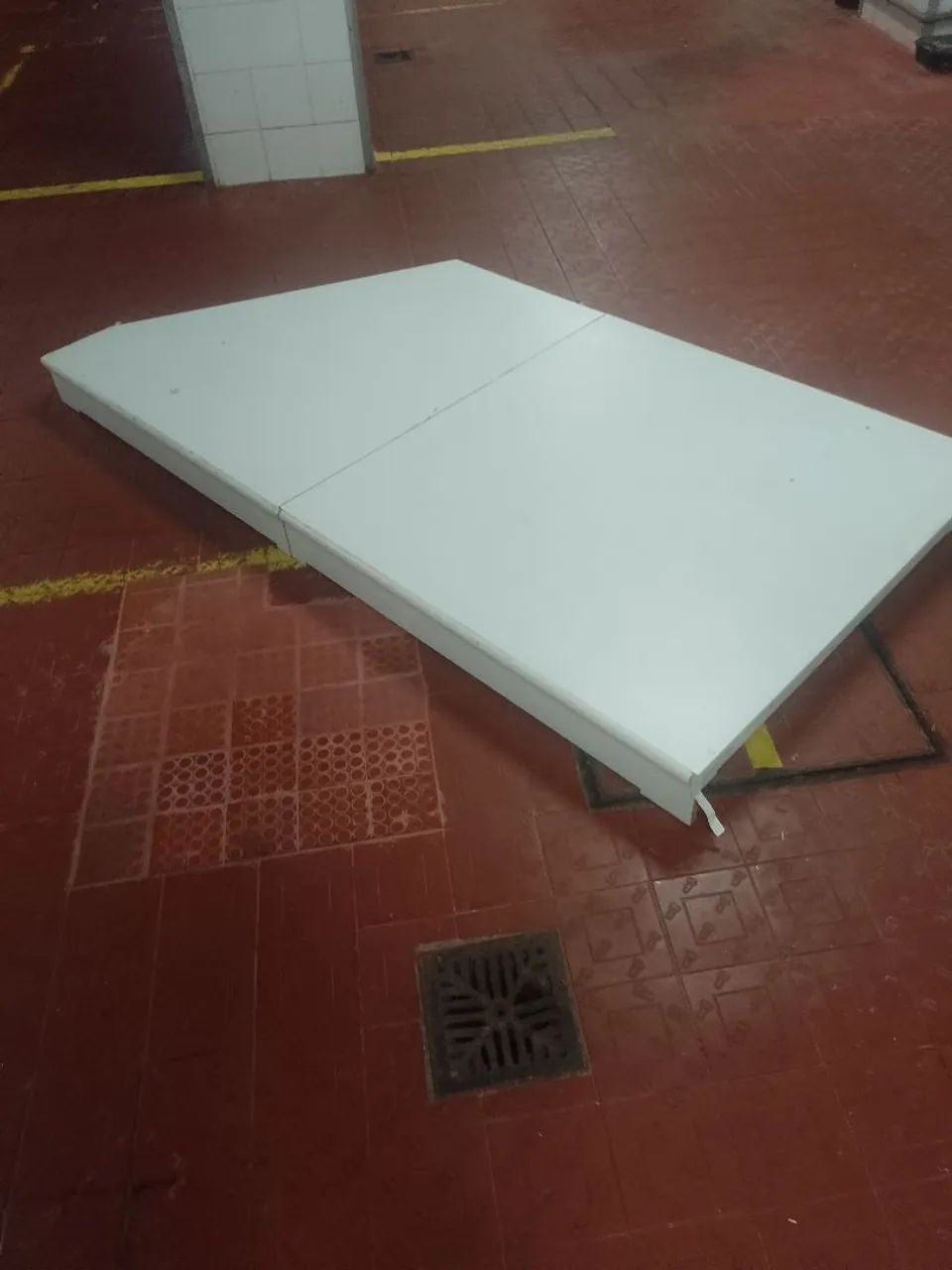 Palco duas partes madeira 2.11x1.10 - Foto 2