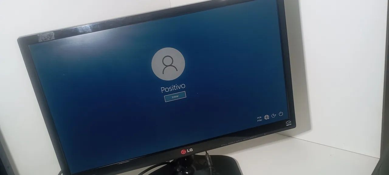 Monitor LG 22 Polegadas, Ultra Fino, Entradas HDMI, VGA, Imagem Perfeita.